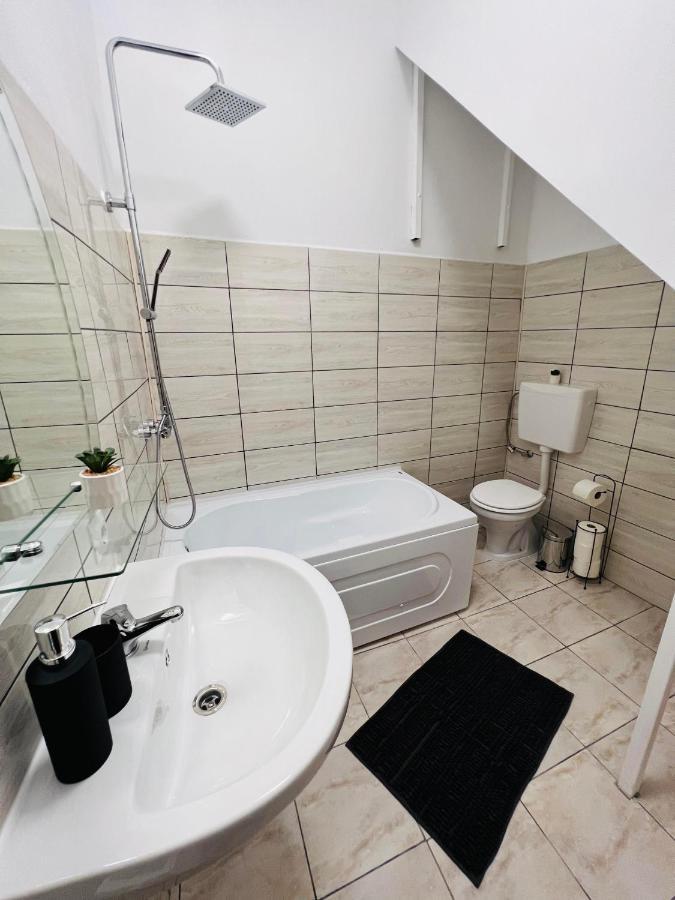 Apartament In Regim Hotelier King Mediaş מראה חיצוני תמונה